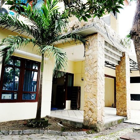 Green Surabaya Homey Exterior photo