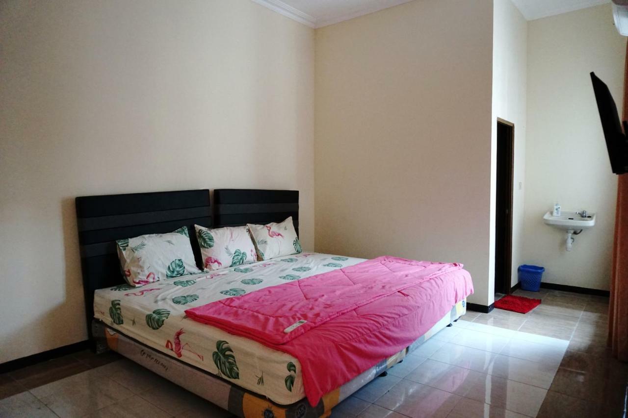 Green Surabaya Homey Exterior photo