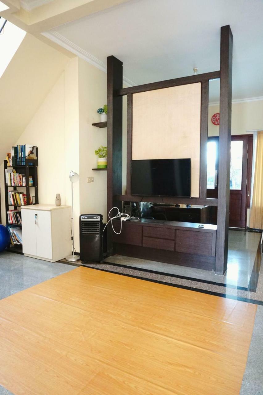 Green Surabaya Homey Exterior photo
